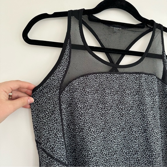 Nike Dri-Fit Mesh Top Pinched Racerback Cheetah Tank Size Medium/Large - Picture 4 of 6